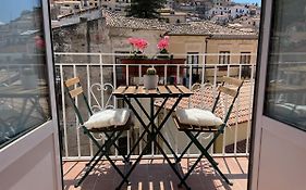 Pizzo Central House
